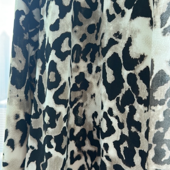 Kim & Co leopard print open cover up/sweater - Picture 2 of 7